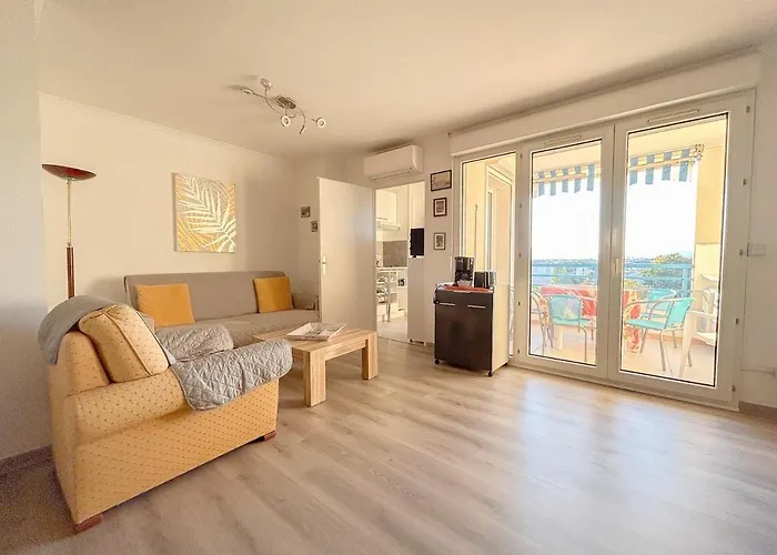 Appartement F2 A Frejus Avec Terrasse Et Parking