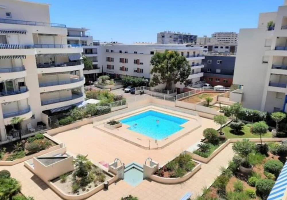 F2 A Avec Terrasse Et Parking